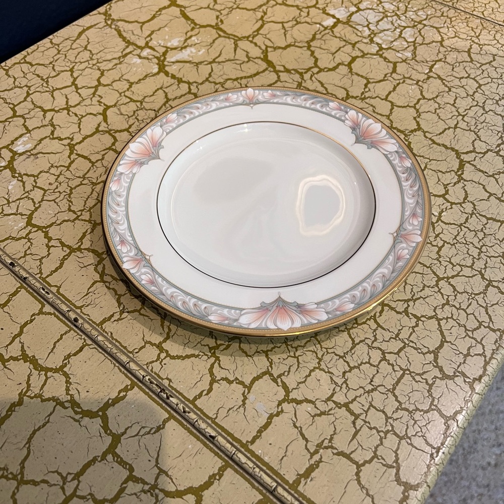 Noritake dinner plate